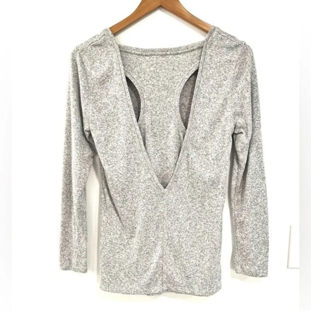 Athleta Heather Gray Luxe Cutout Pose Long Sleeve Top - Picture 6 of 9